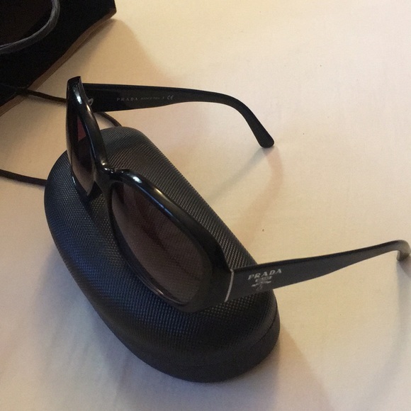 Prada sunglasses 2 . 180$ - Picture 2 of 5